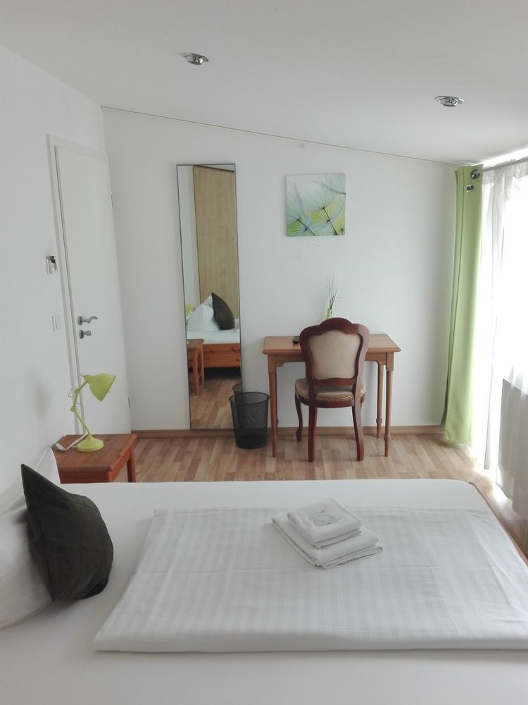 Hotel Airport Messe 3*